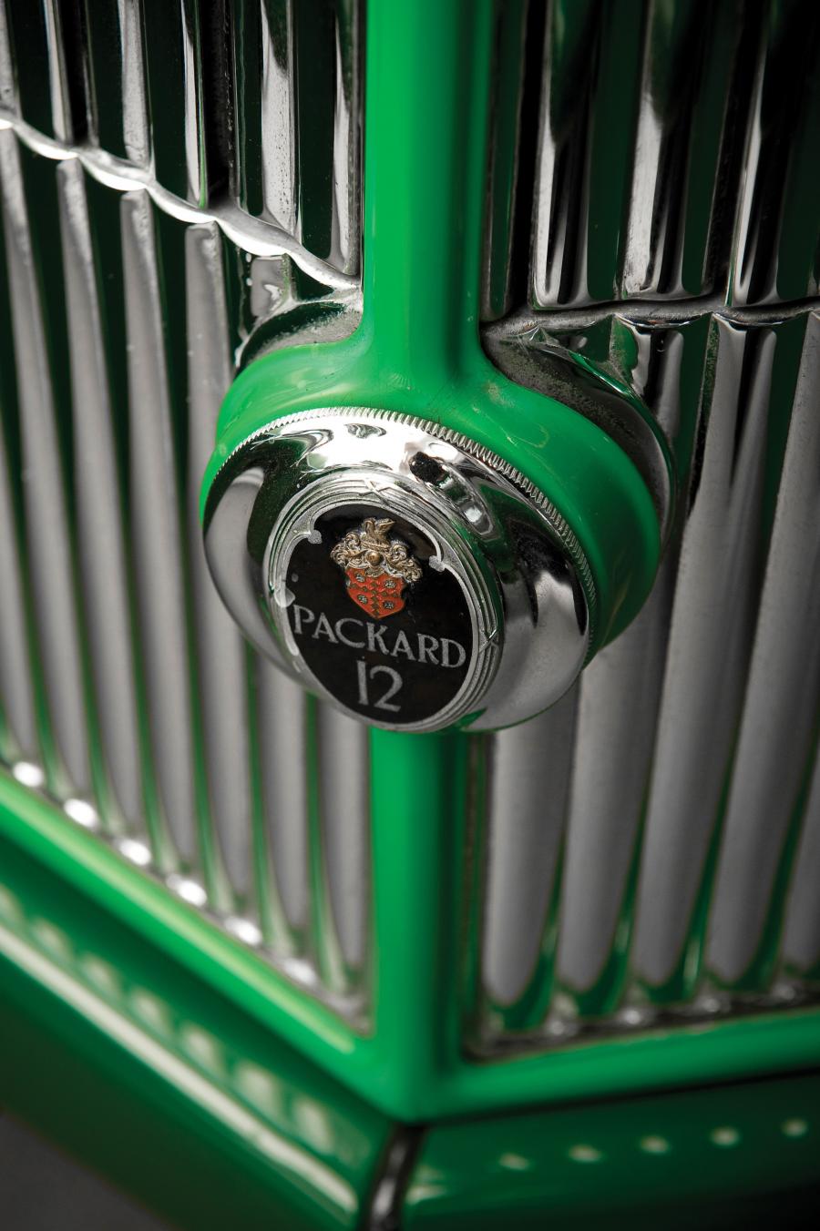 Детали экстерьера Packard Twelve Phaeton 1934 года  (фото 3 из 46)